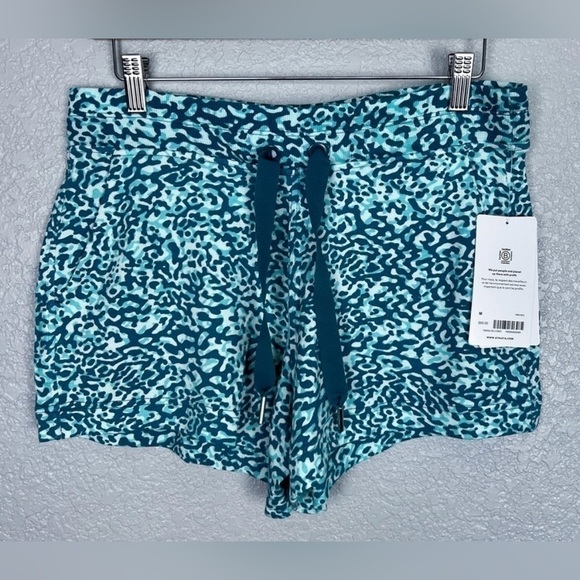 Athleta Balance Clouded Leopard Teal Blue 4” Shortie Shorts Size M NWT - Picture 9 of 13